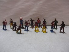 14 Britains Indians Figures