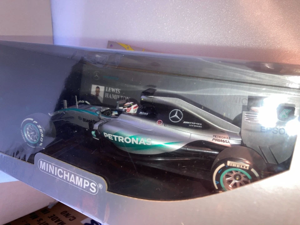 110150044 MINICHAMPS 1:18 MERCEDES PETRONAS HAMILTON GP 2015 NEW SHIPP. WORLD. - Immagine 4 di 4