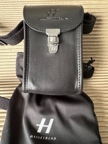 Hasselblad 'Stellar' black leather carrying case with strap - made in Italy - Picture 16 of 16
