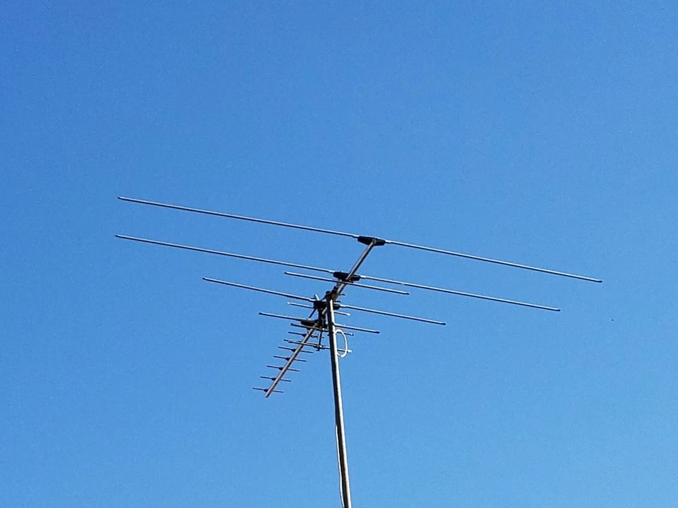 250 Mile Long Range HDTV1080p Outdoes 990 m TV Antenna Digital UHF/VHF FM Radio - Image 3 of 4