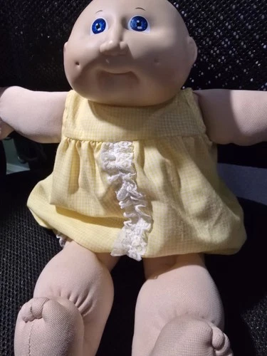 1978 14" Cabbage Patch Kids Doll. Bald W/Blue Eyes. Original Outfit.