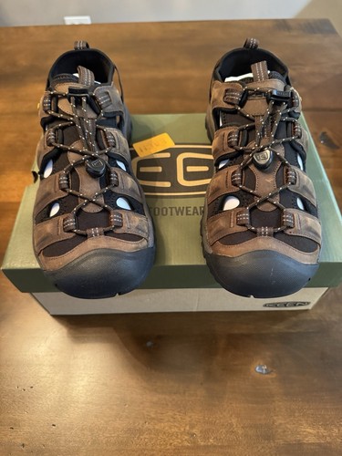 keen men's targhee III Sandals ~size 10