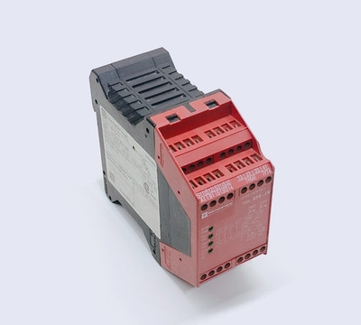 TELEMECANIQUE XPS-AK SAFETY RELAY (FREE SHIPPING)