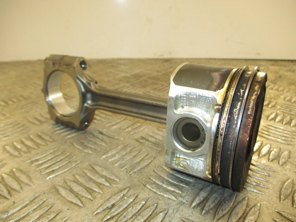 Nissan Juke Nismo 2018 1,6 gasolina MR16. Varilla de conexión y pistón 34K Foto 4 de 4