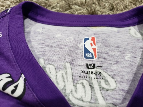 NEW Los Angeles Lakers Purple All Over Print Logo Spellout T-Shirt Youth L - Picture 2 of 4