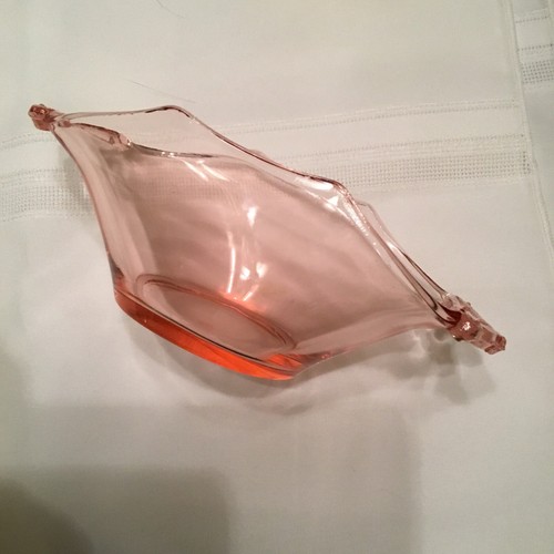 Elegant Midcentury Pink Glass dish - flat bottom, curving handles - 7 1/2” - Picture 2 of 5