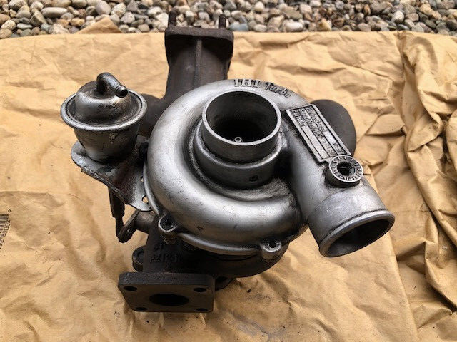 Maserati Biturbo IHI turbocharger and manifold