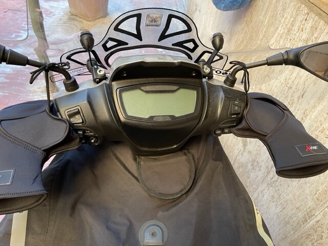 Coppia Paramani Givi Moffole Coprimanopole Universali Moto E Scooter