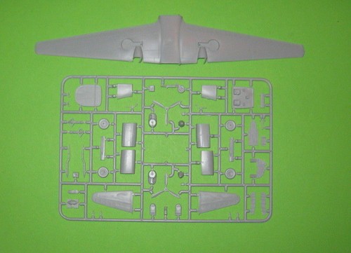 Amodel 72294 - 1/72 'Dove' British Civilian Aircraft (PE parts) scale model kit - Picture 3 of 12