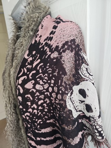 River Island Wrap Shawl Poncho Top Skulls Animal Print Fur Edged Unusual Quirky - Picture 2 of 5
