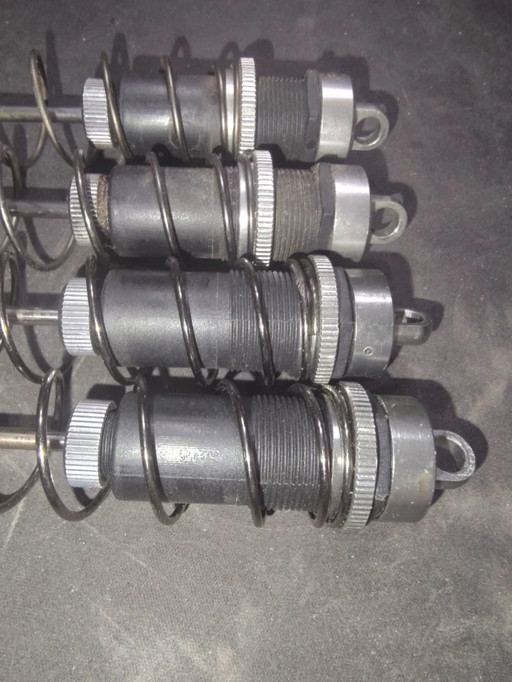 Amortiguadores delanteros Himoto Racing 1/8 camión de combate 110 mm y traseros 120 mm Foto 2 de 4