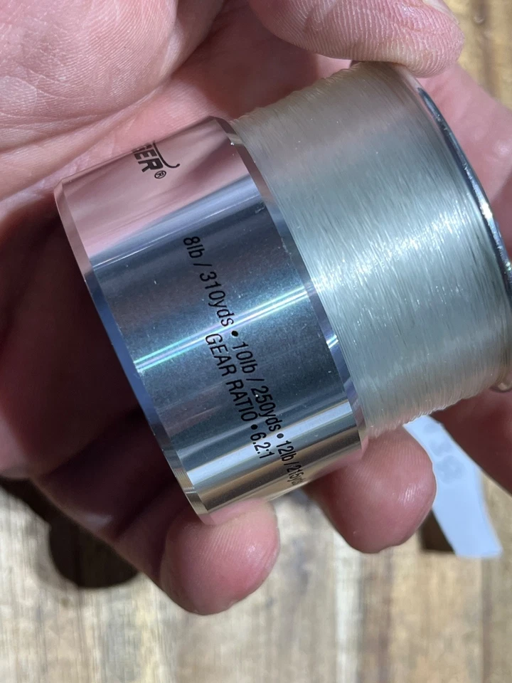 Carrete de pesca Pflueger Supreme con línea nueva (26438) Foto 4 de 4