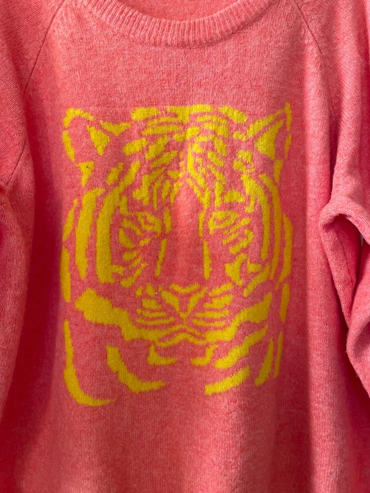 Suéter de cuello redondo vegano estampado tigre coral dorado coral tórrido para mujer talla 3X Foto 3 de 4