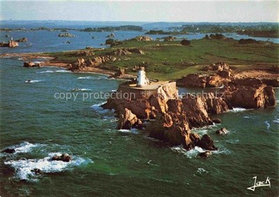 Ile-de-Brehat 22 Cotes-d Armor Ile des fleurs et des rochers roses Le phare du P