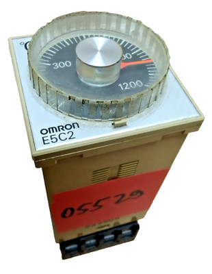 Omron Temperaturregler E5C2-R20K Industrie Temperaturregler 0-1200°C 200-240VAC