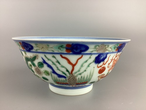 18C Jiaqing 嘉慶五彩龍紋碗 Un cuenco patrón dragones famille-verte (wucai) - Imagen 4 de 8
