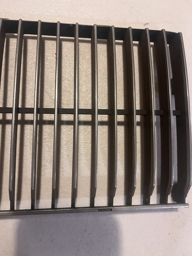 1987-1988 Oldsmobile Cutlass Supreme Brougham Salon Euro Header Panel Grille LH - Picture 3 of 9