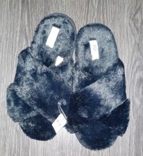VS pink cozy crisscross slide on slippers brand new size large 9/10 black
