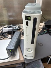 Microsoft Xbox 360 60gb powers on comes with power brick