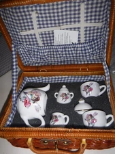 Flower Fairies Tea Set in wicker by Frederick Warne Reutter Porzellan Germany