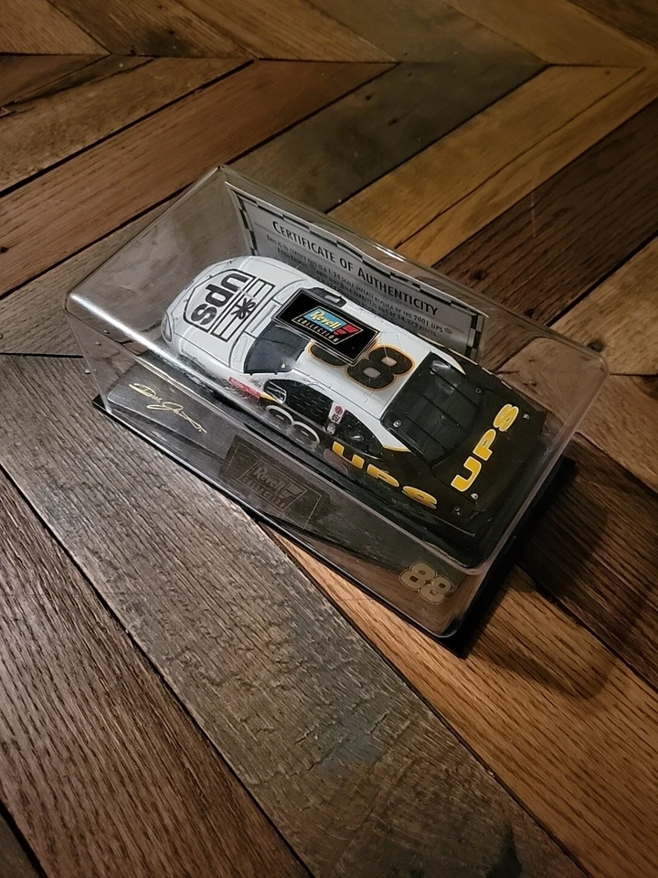 Dale Jarrett #88 2001 Taurus Darlington Win Revell Collection 1:24 Diecast Foto 2 de 4