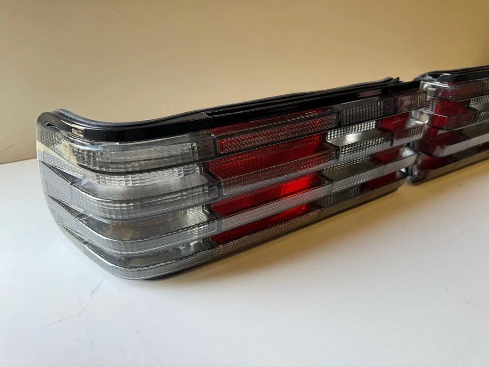 NEW ! Smoke Rear Tail Light Taillight Rear Lamp for Mercedes-Benz W126 C126 2pcs - Imagem 2 de 4