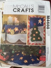 McCalls 4688 sewing pattern: CHRISTMAS tree skirt, mantel scarf, wall qui, UNCUT