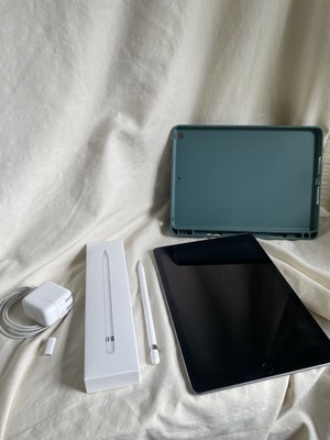 iPad - iPad 第6世代(32GB) Wi-Fi + Apple pencil Apple iPad 6th Generation 32GB Wi-Fi 1st Gen Apple Pencil and Case