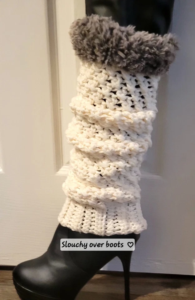 Conjunto de calentadores de piernas gruesos sobre la rodilla para mujer y un gorro de moño desordenado Foto 3 de 4