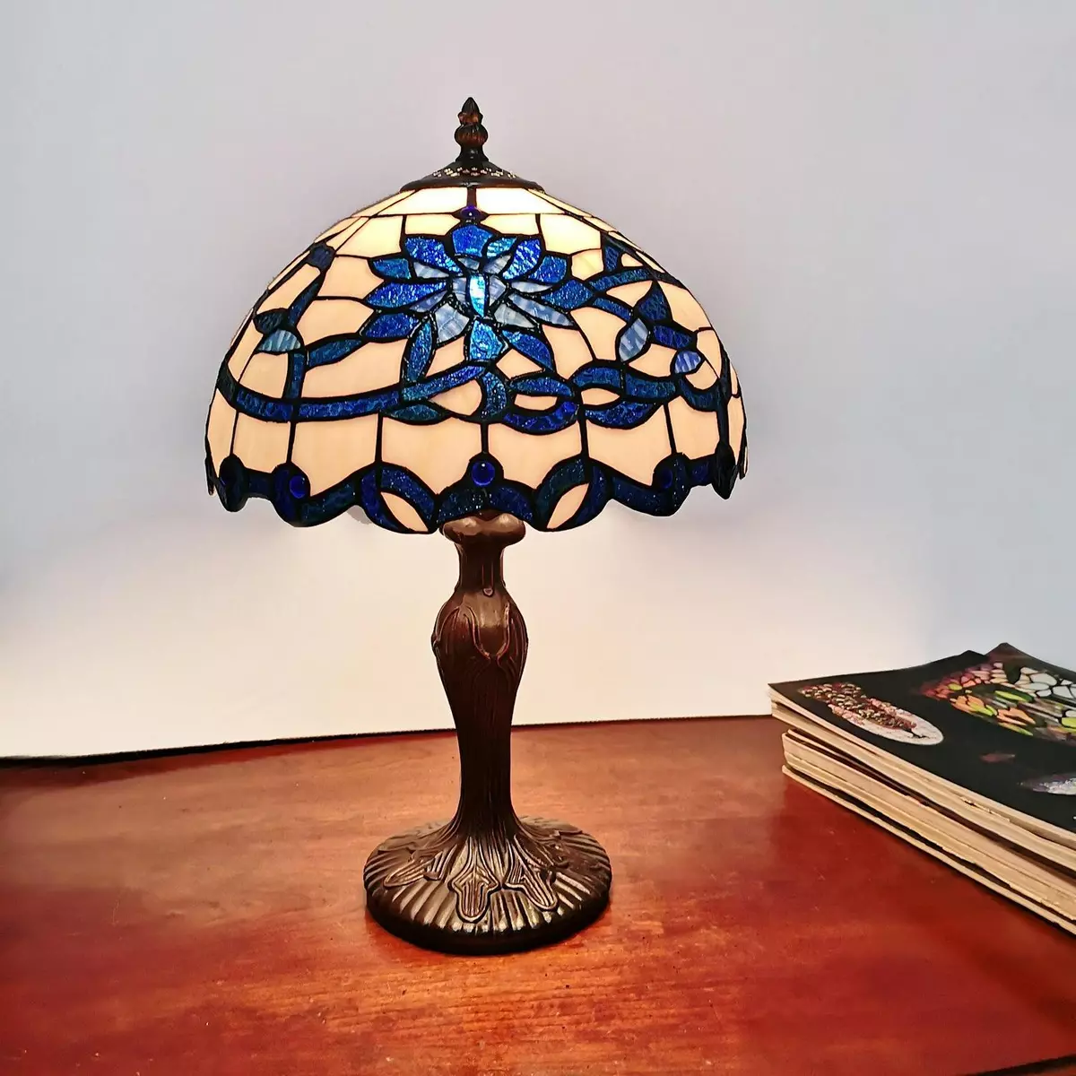 Blue and white tiffany lamp outlet