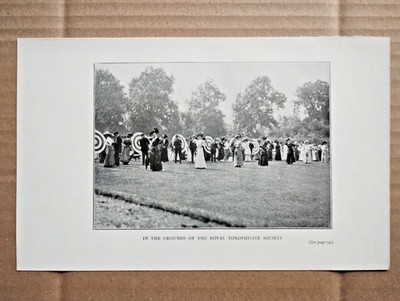 Auf dem Gelände der Royal Toxophilite Society, London - Antikdruck - 1911