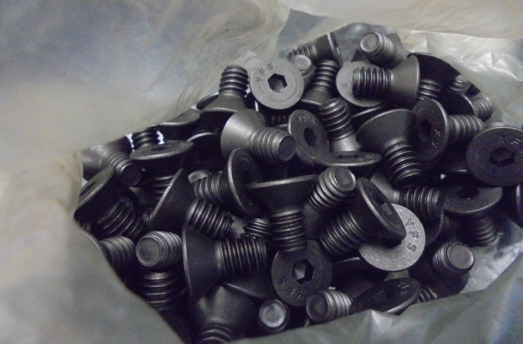 FASTENAL 1124222 FLAT SOCKET CAP SCREW, 1/4"20 X 1/2" ASTM F835, LOT