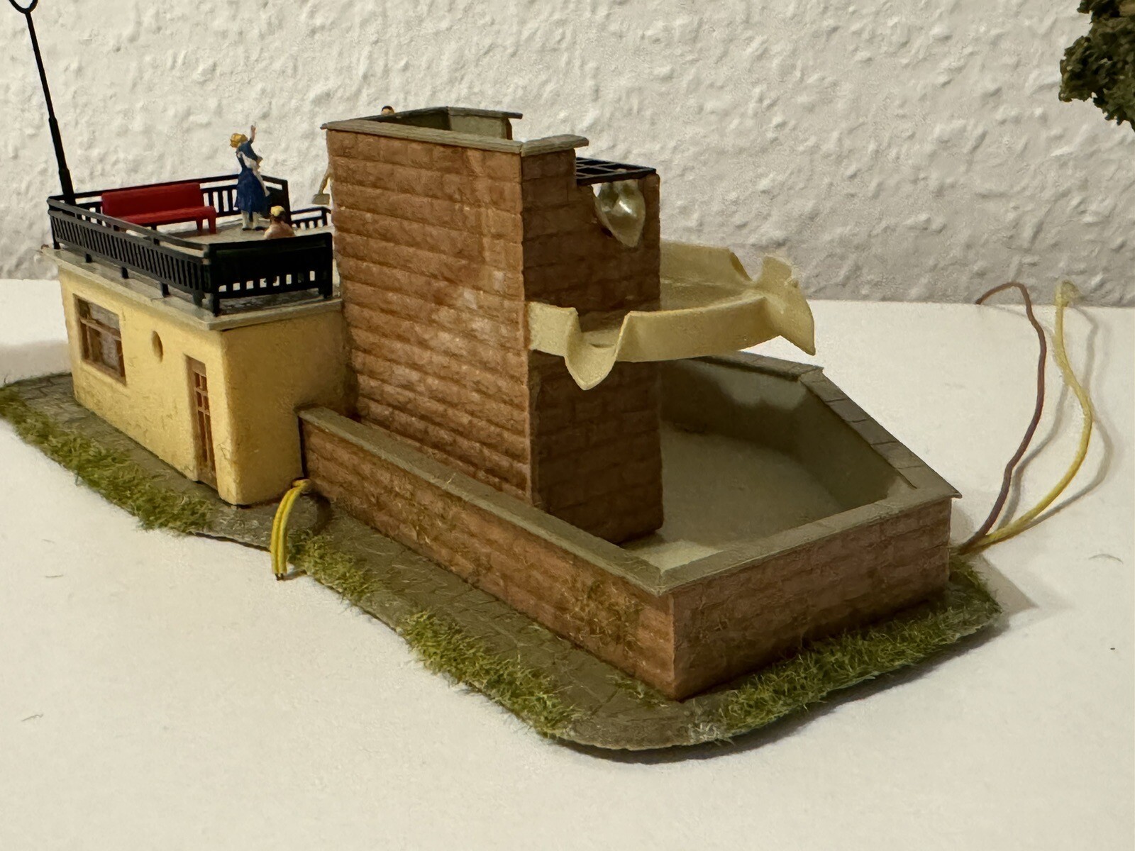 Faller B160 H0 Moderner Brunnen mit Pumpe & Beleuchtung für Märklin