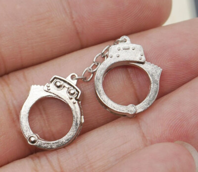 Y45-28 1/6 scale ES 26058R-A DUTCH DSI-handcuffs & pouch | eBay Y45-28 1/6 scale ES 26058R-A DUTCH DSI-handcuffs & pouch | eBay