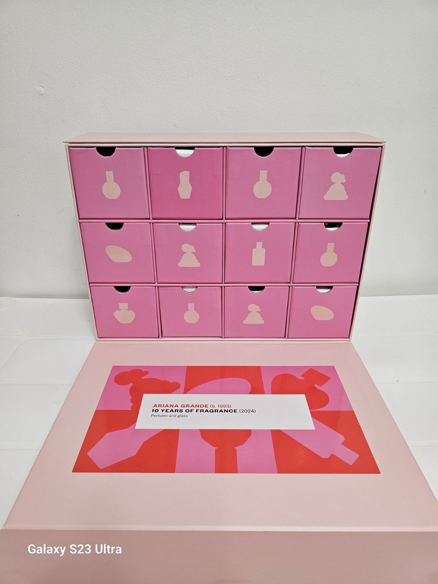 [完全生産限定品あり]Ariana Grande グッズセット 2023 Ariana Grande Fragrance Advent Calendar: The Scented Library