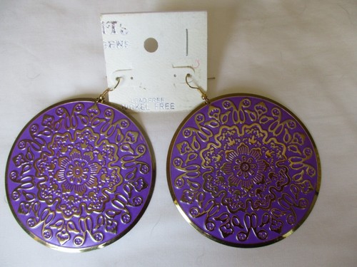 2 pairs It's Sense - Gold embossed green and purple, large disc, metal earrings - Picture 2 of 8