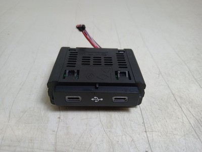 RENAULT MEGANE E-TECH AUX USB PORT STECKDOSENEINHEIT 284H38566R XCB 2022 - 2024