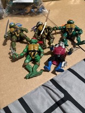 Vintage Teenage Mutant Ninja Turtles Bundle 3 include alcuni accessori. TMNT