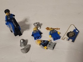 Lego Castle Minifigure King Lion Cape Crown Shield Horse Figure 70404 Mixed Lot