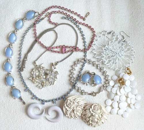 vintage costume jewelry large lot all wearable