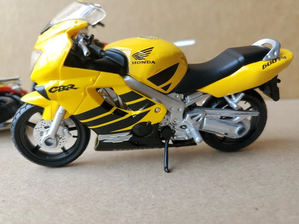 Lote de motocicletas diecast Maisto 1:18 Honda Kawasaki ZX-14 y Honda CBR moto deportiva Foto 3 de 4