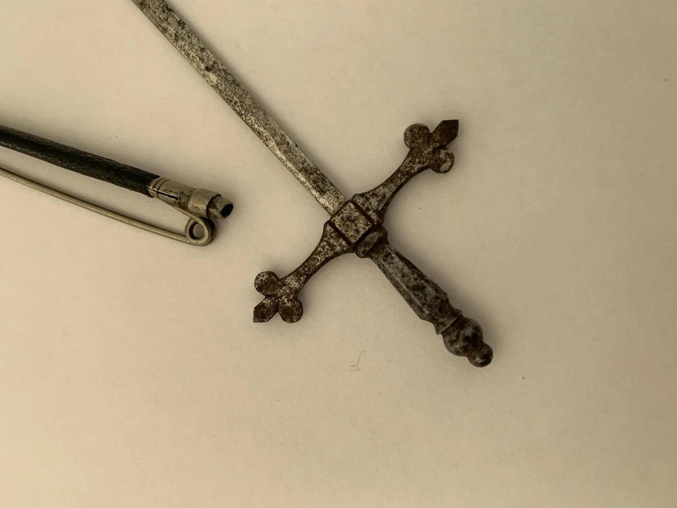Ancienne rare broche épée médievale bijoux dague forgé - Photo 3/4