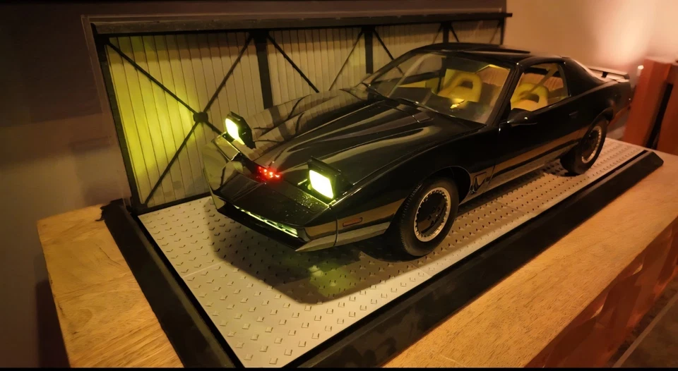 Knight Rider Fanhome 1:8 Garage Trailer Display Case Full Set – 3 units Left - Image 4 of 4