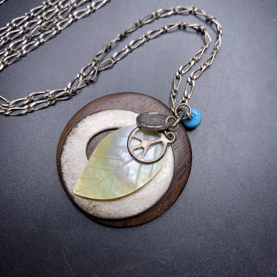 Collar colgante con dije de águila americana tono plata boho signo de paz hoja concha Foto 2 de 4