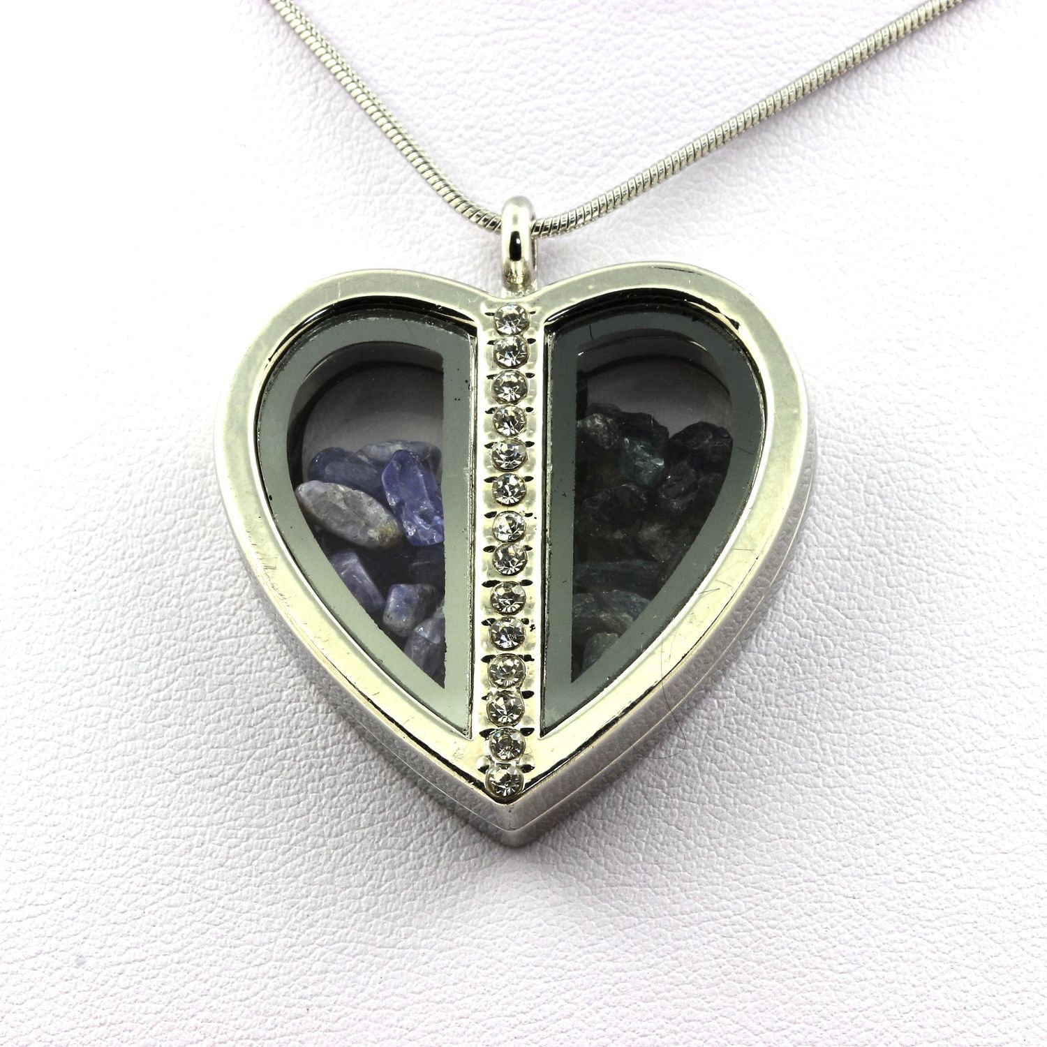Collier Tanzanite et Saphir brut coeur pour sublimer une peau sensible