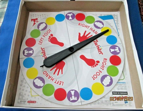Hasbro TWISTER Juego (2012) Juego Clásico con 2 MÁS MOVIMIENTOS ~ 6+, 2+ Jugadores - Imagen 4 de 7