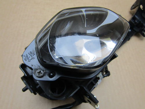 Yamaha YZF R1M 2016 13,895 miles headlight assembly (13790) - Picture 3 of 10