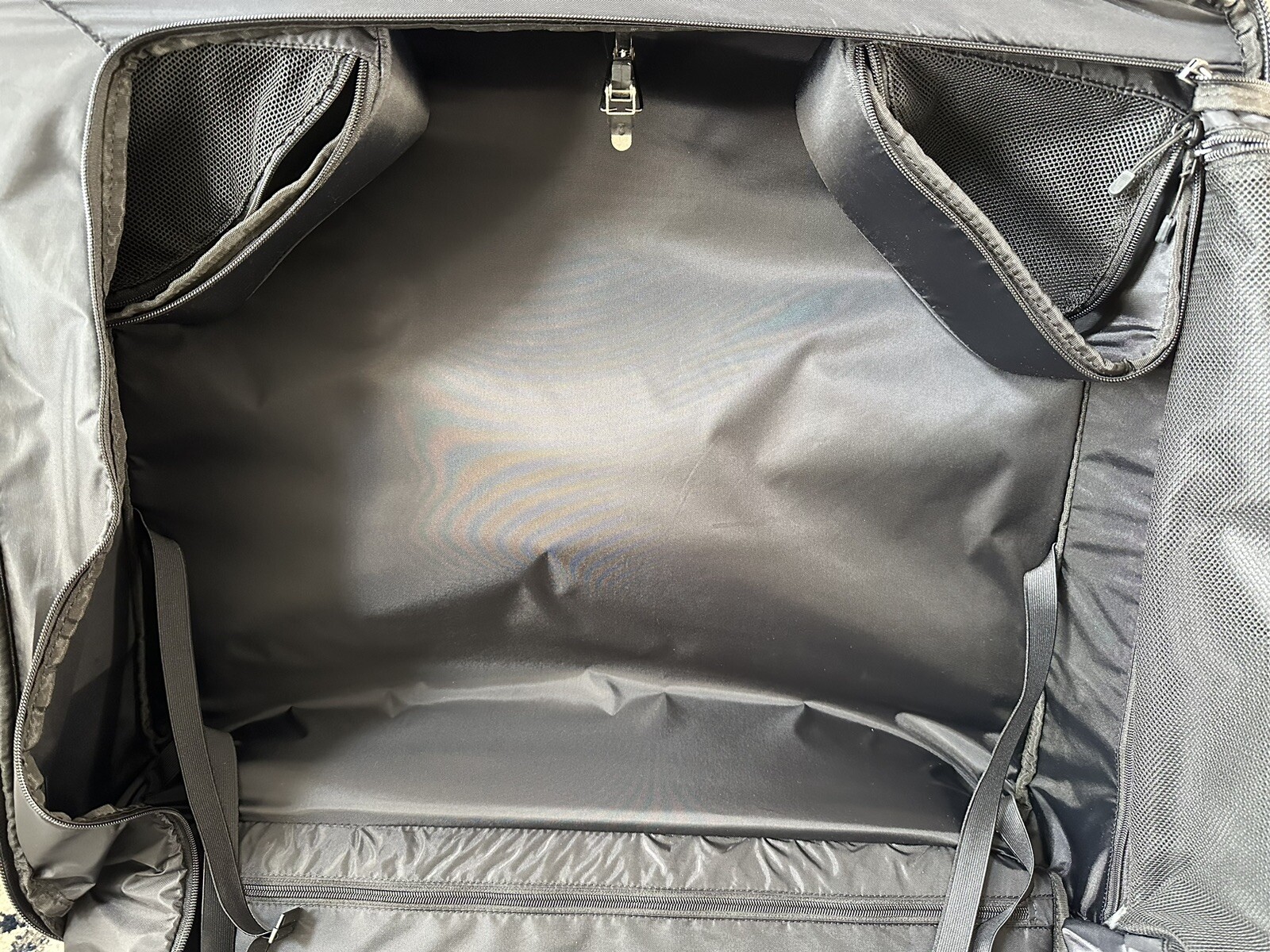 Nike FiftyOne49 30” Equipment Garment Roller Luggage Suitcase Black eBay