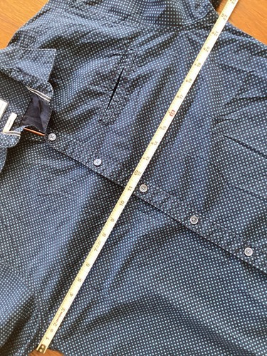 Camisa Denim & Flor Azul Oscuro y Geométrica GRANDE Calce Ajustado Manga Corta - Imagen 8 de 11