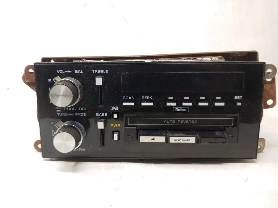  Radio casete estéreo Oldsmobile OEM Delco 88-96 GM 16041264 LIMPIO  Foto 2 de 4